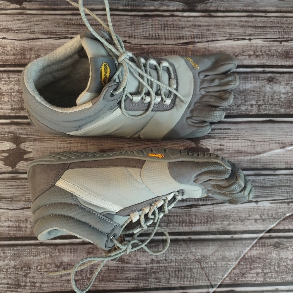 Vibram Women's Trek Ascent Insulated Shoes Size 39 (8-8.5)